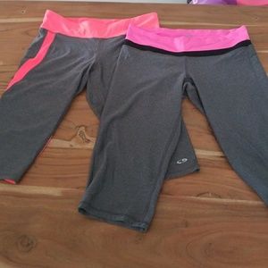 Lot of 2 crop leggings